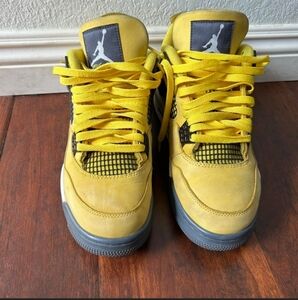 Jordan 4 yellow lighting